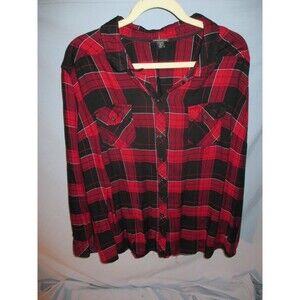 Torrid Plaid Red Black White Long sleeve button up size 4